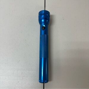 Mag-Lite Classic 3D Cell Battery Flashlight - Blue